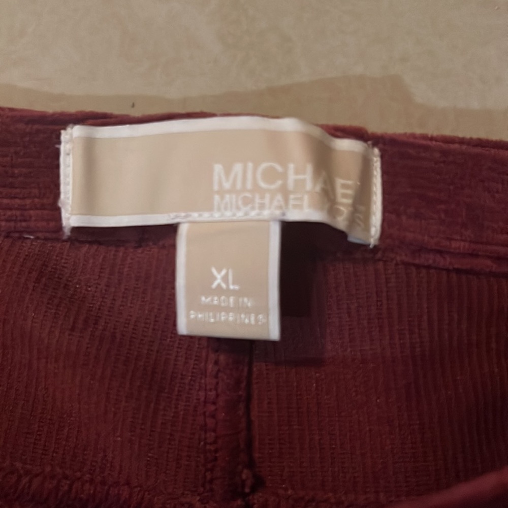 Lightweight cords with stretch - Picture 2 of 4